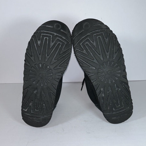 UGG Neumel Boots - Picture 7 of 15